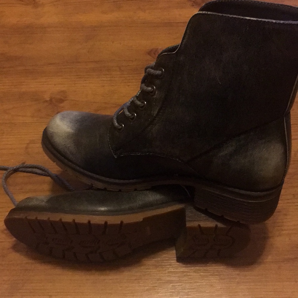 Boots - Picture 2 of 3